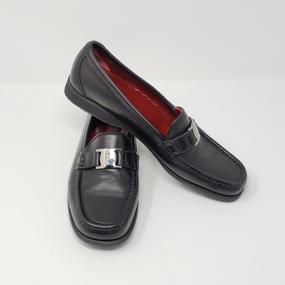 ladies black leather loafers size 6